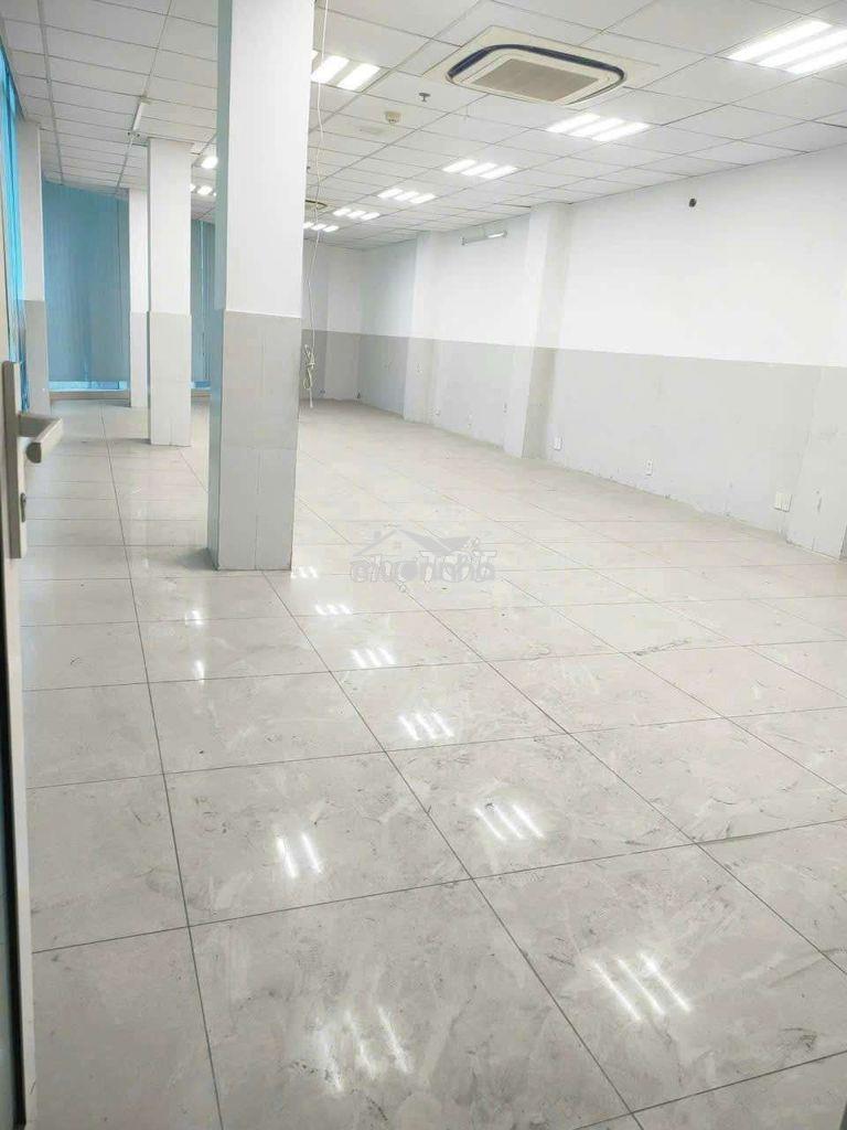 Cho thuê nhà nguyên căn góc 2 mặt tiền đường trần hưng đạo. q5 - 4