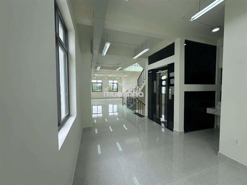 Cho thuê shophouse hoàn thiện 1trệt 4lầu có thang máy mt đ.song hành