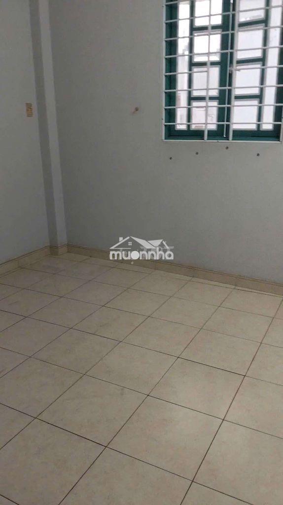 Phòng trống 30m2, có cửa sổ , wc riêng, gần trường thpt nguyễn trãi