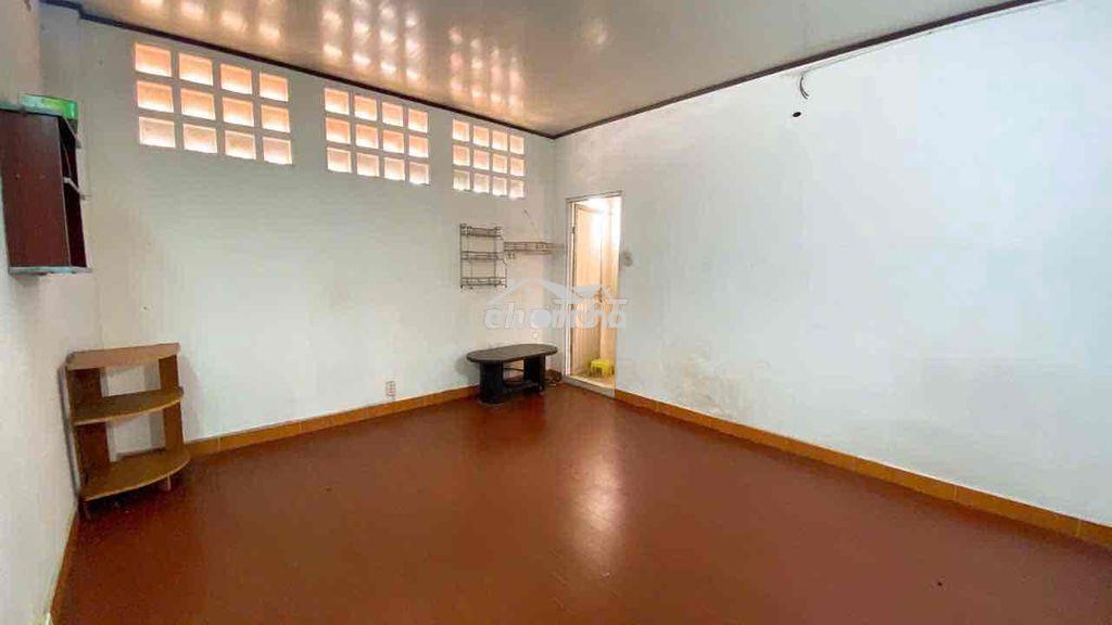 Phòng lớn rộng 30m2 - 2