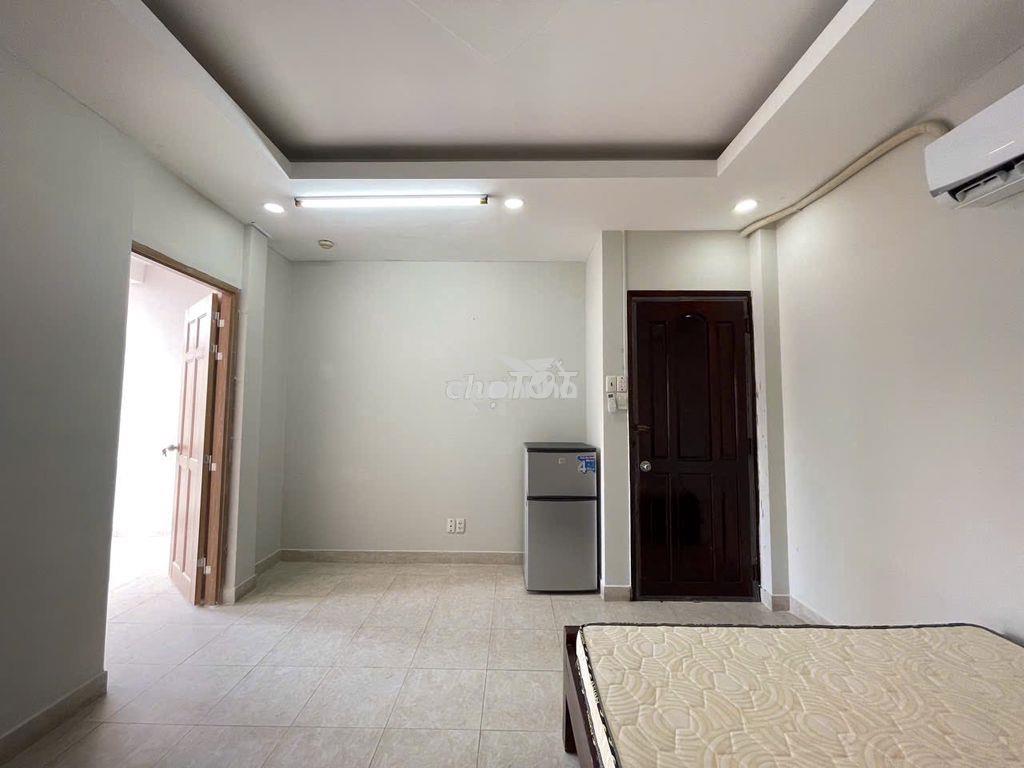 Cho thuê phòng full nt . giá 6,5tr . 1pn + bếp. ban con cửa sổ . 43m2 - 3
