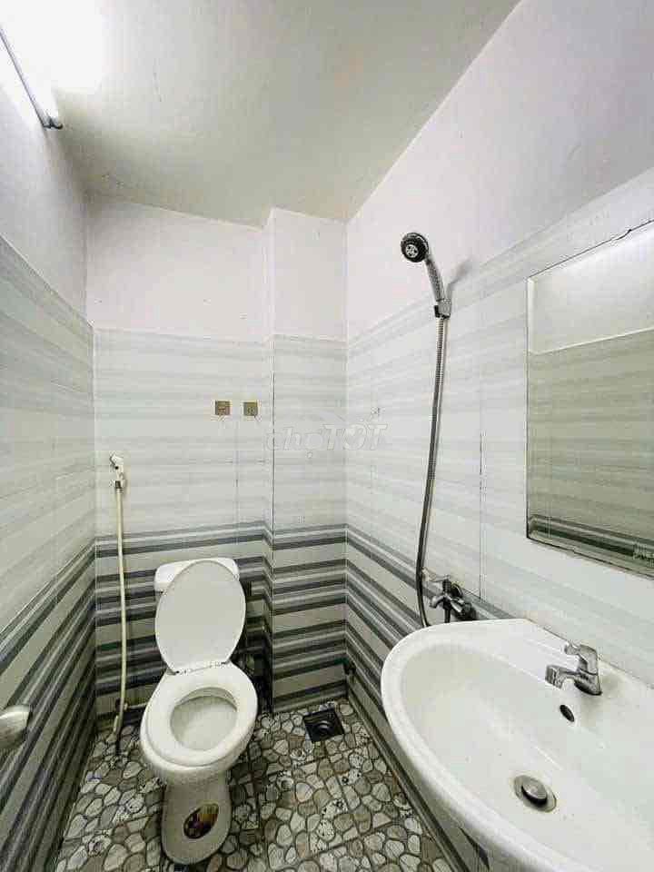 Nhà hẻm xe hơi thông huỳnh văn nghệ - 2 phòng ngủ sạch sẽ giá 8,5tr - 3