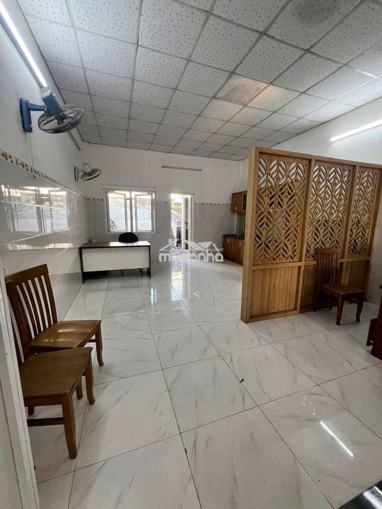 Cho thuê nhà nguyên căn trong khu biệt thự tiamo ngay sân banh - 3