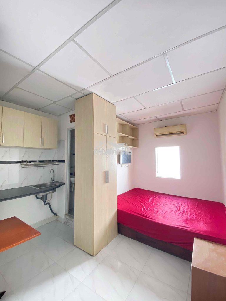 Phòng máy lạnh cửa sổ trời ở được 2 người gần nguyễn hữu cảnh