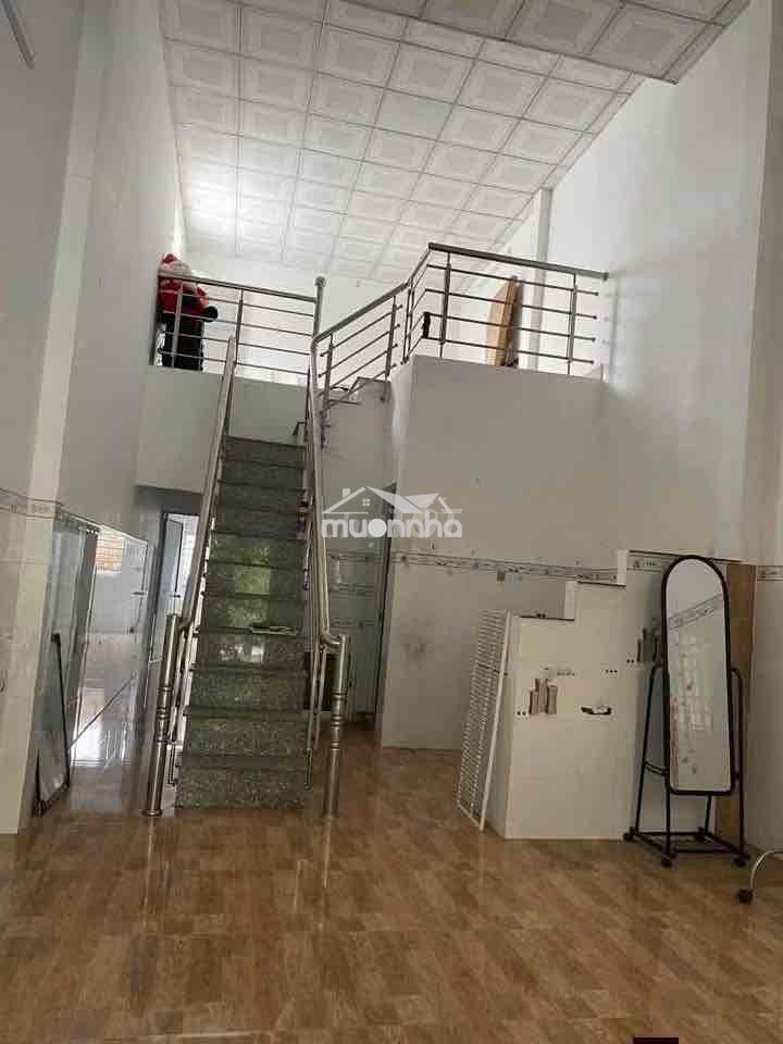 Nhà chánh mỹ sân và đường oto chỉ 4tr/th