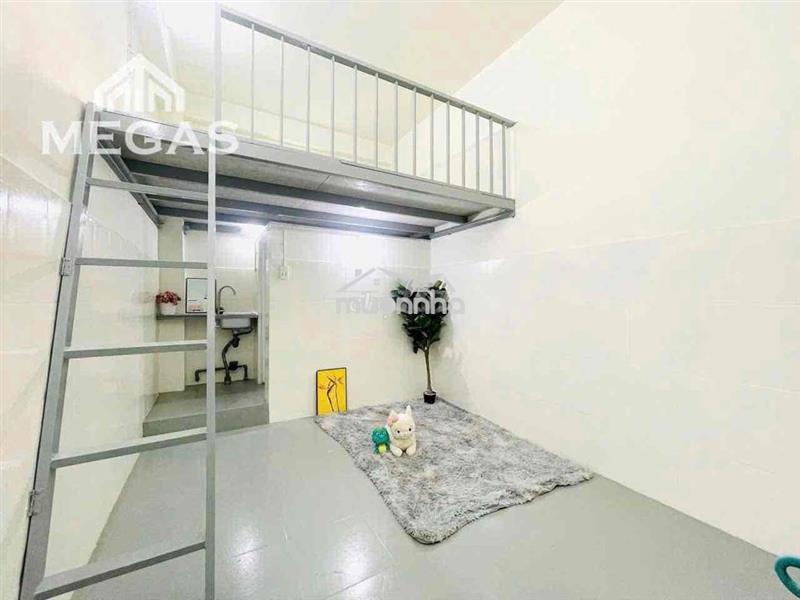 Trống lại phòng gác cao - máy lạnh - thang máy - nhà mới 100%