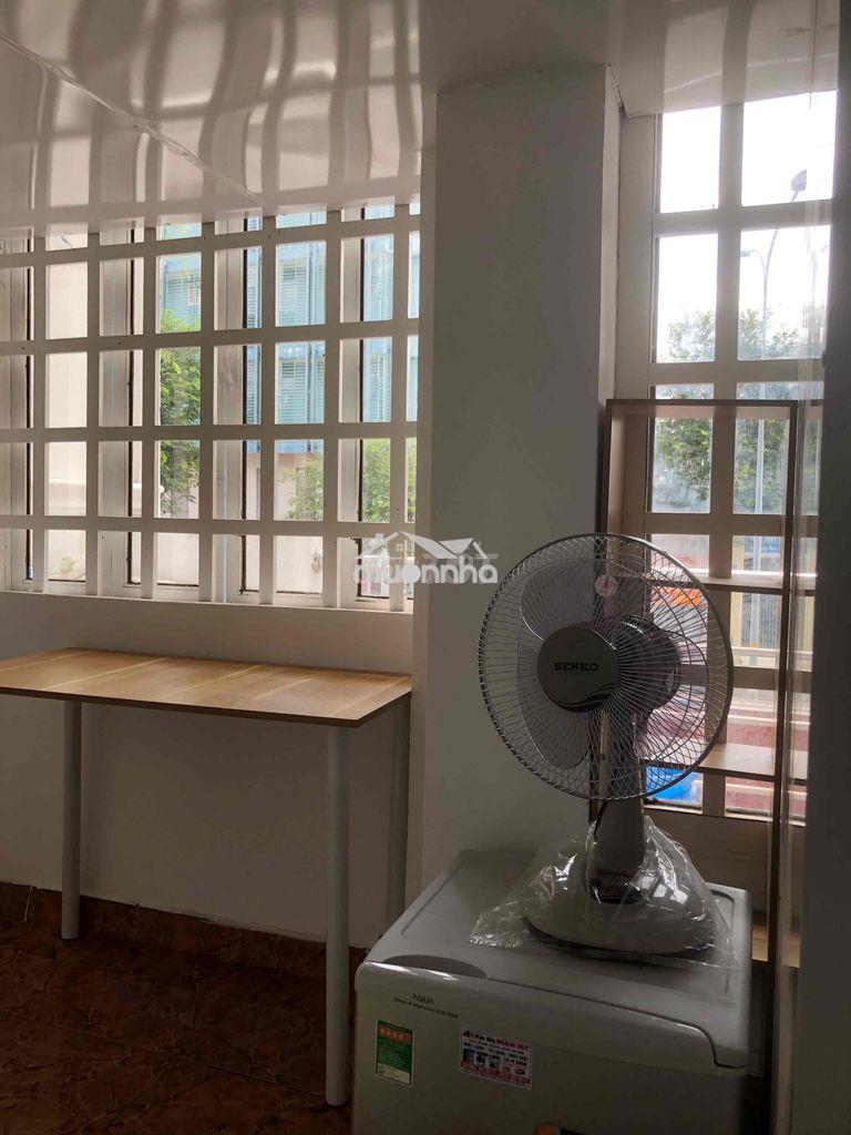 Phòng ban công, cửa sổ 5p đi bộ đến đh công thương - 3