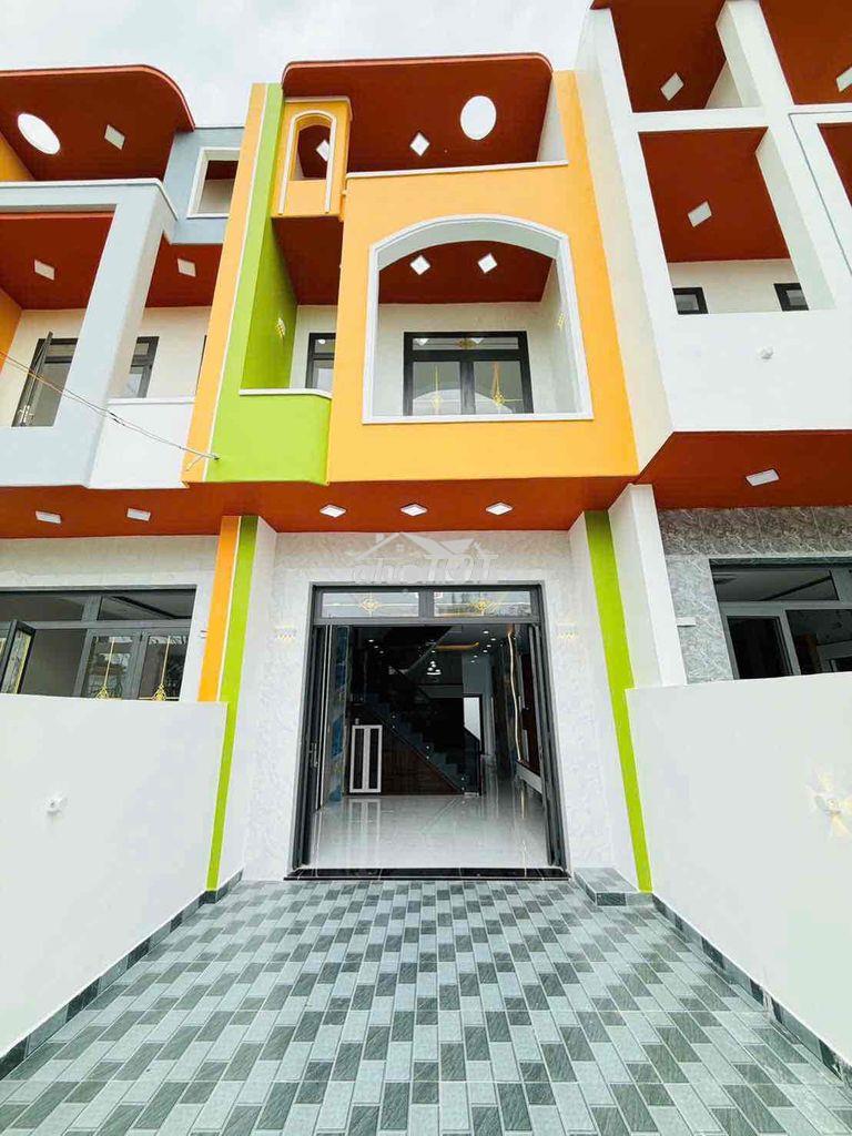 Nhà 1 trệt 1 lầu giá chỉ 2 tỷ 180-kcn cầu tràm, sát bình chánh-shr