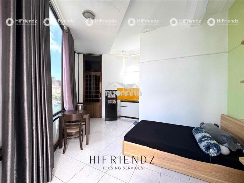 Giá rẻ gần đại học y dược - đầy đủ nội thất - full kính siêu sáng