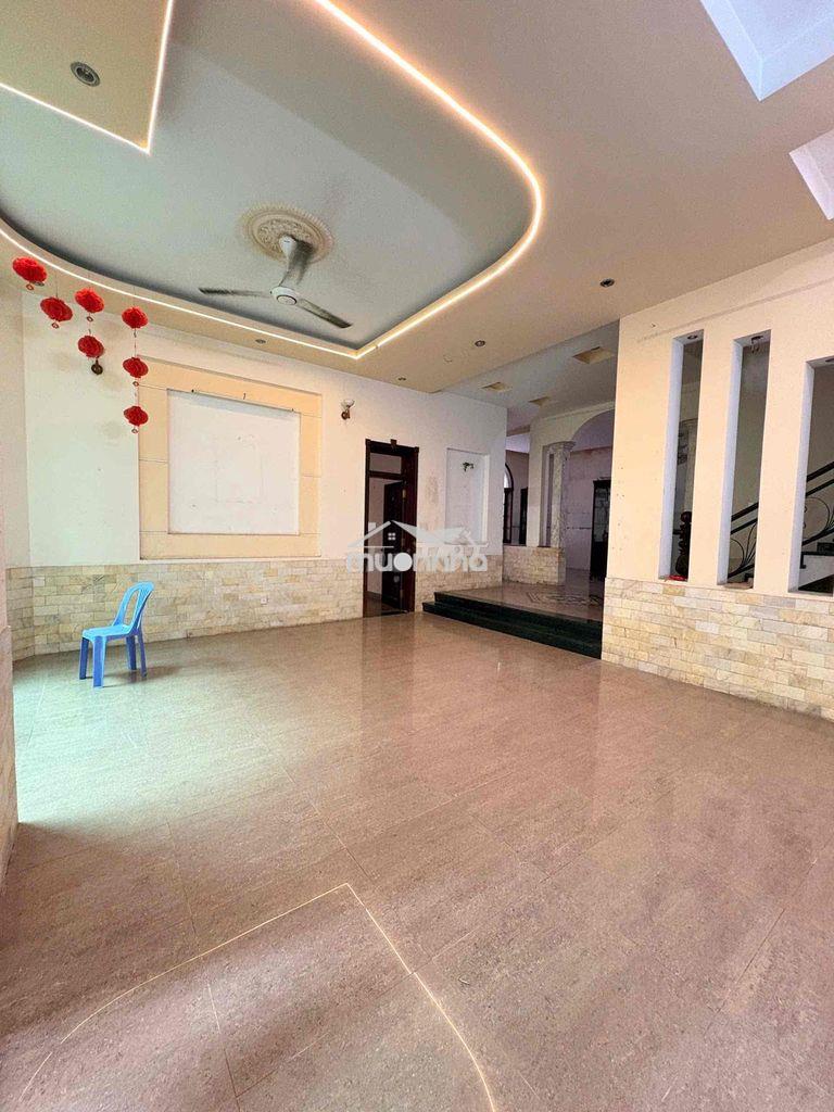 Cho thuê biệt thự siêu vip. 14x21m 3 lầu 4pn,6wc. ngay tân hương