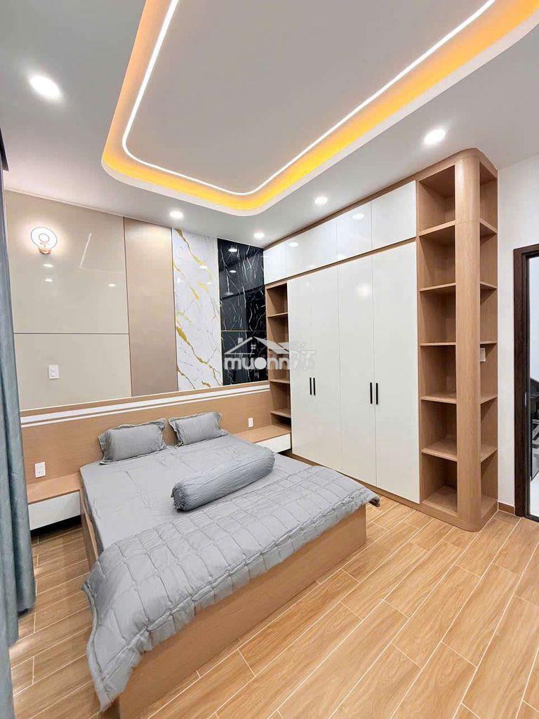 Ngang 5.7 dài 10 - 3 tầng. hẻm xe hơi ngay ngã tư âu cơ lạc long quân