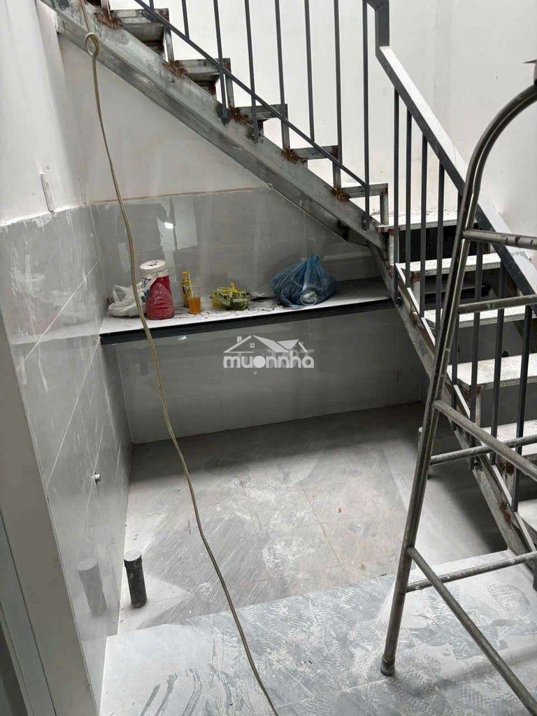 Cho thuê nhà đang làm mới sạch sẽ  - 3