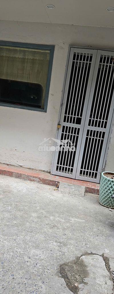 Cho thuê nhà 2 tầng gần trường, chợ, phố ngõ to