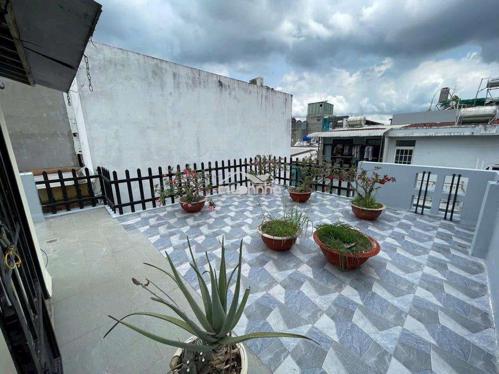 120m2- 7tỷ2- nhà 3 tầng hẻm xe hơi thông sát quận 7- 4pn- 3pn - 4