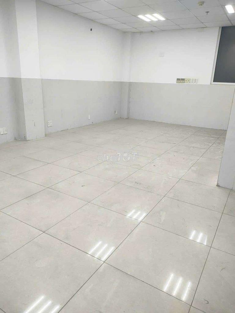 Cho thuê nhà nguyên căn góc 2 mặt tiền đường trần hưng đạo. q5 - 3