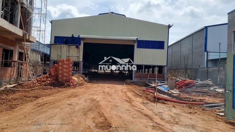 Cho thuê 2600m2 xưởng tân uyên , gía 250 tr ,pccc tự động ,g.tờ đầy đủ