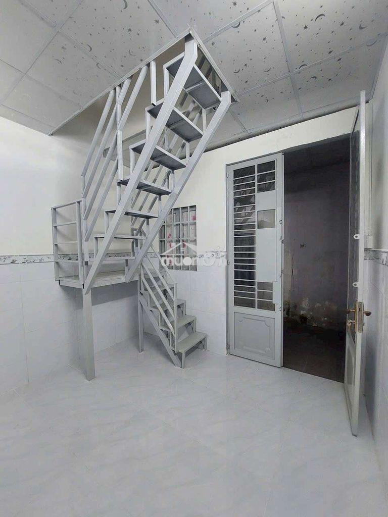 Cho thuê nhà đường phạm hùng c1 dt.3m5×5m5 } 1 lầu 2 phòng 1 toilet. - 2