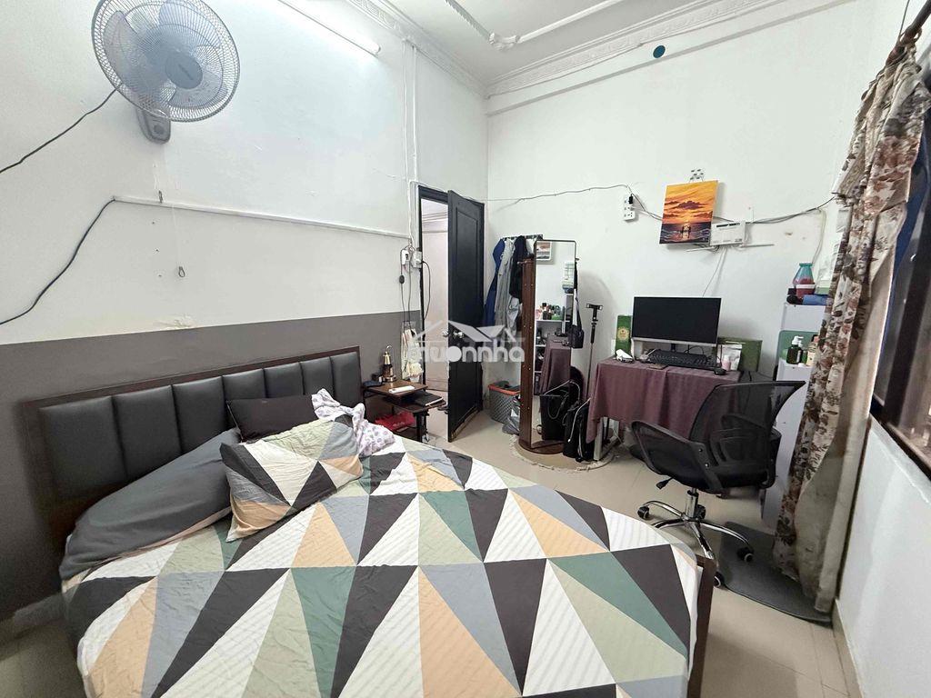 Cc ngay chợ bà chiểu - 2pn bancon chính chủ - 3