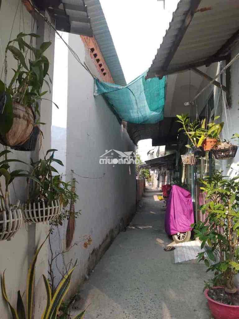 Nhà 3 mặt tiền hẻm thông hết.ngay chủ có sổ đỏ - 2