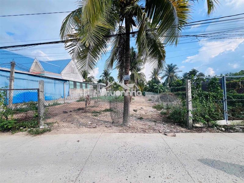 Đất đẹp, dien tich rông, gần đường lớn
