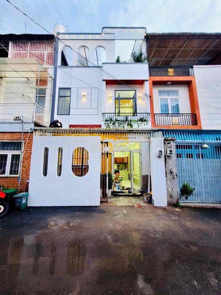 Nhà 2 lầu - hẻm thông 6m - kế bên sân banh ba thôn - 1/ tô ngọc vân