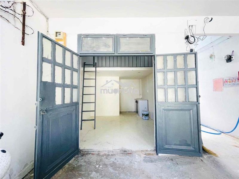 Khai trương dãy trệt mới xây ngay cầu vượt ngã tư ga