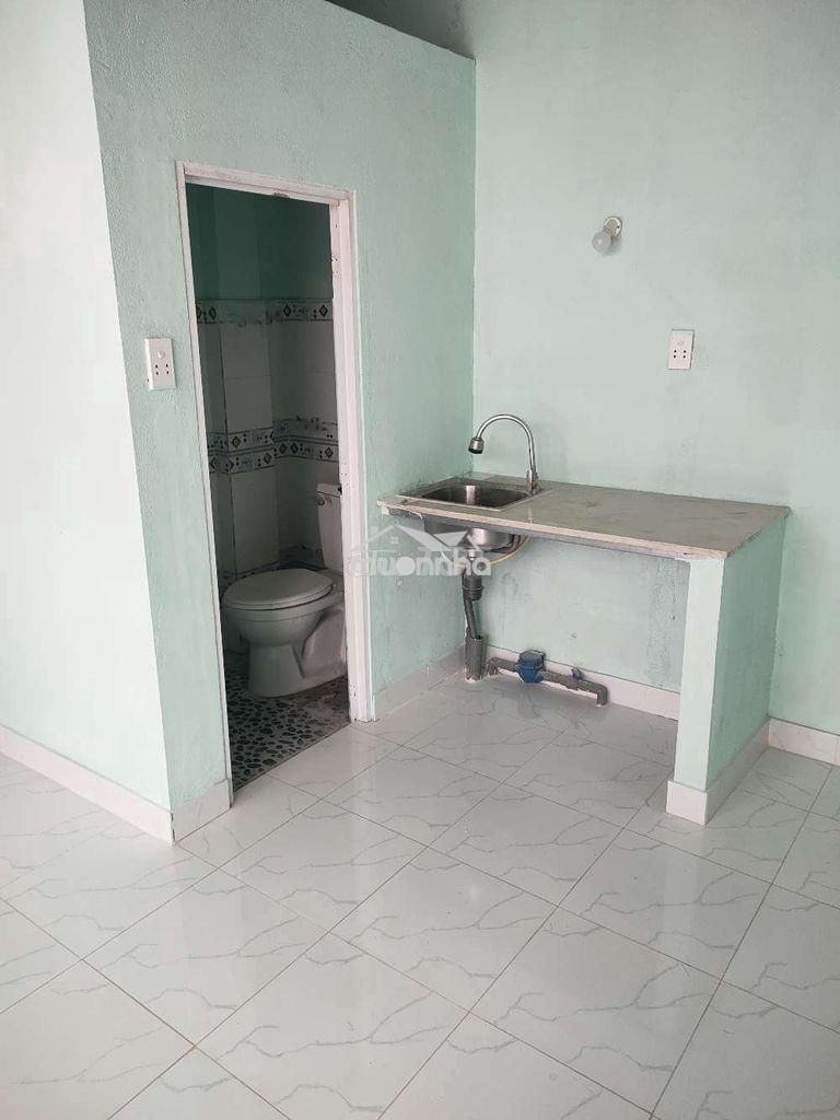 Nhà cho thuê hẻm rộng thoáng mát gần cửa hàng tiện lợi bách hóa xanh - 2