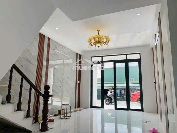 Nhà mới ngay tp mới. 70m2 xây 1 trệt 1 lầu 2 phòng ngủ. 1ty5 sổ riêng - 2