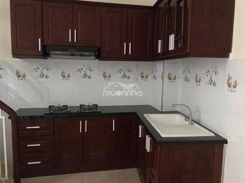 Nhà nc sát mt đường đõ quang đâu p.phạm ngũ lão q1
