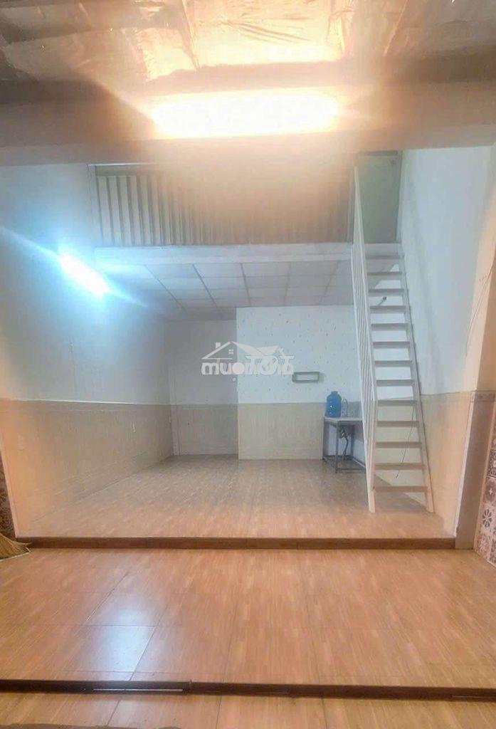 Cho thuê nhà cấp 4 dt 4 x9 gác lửng - 2