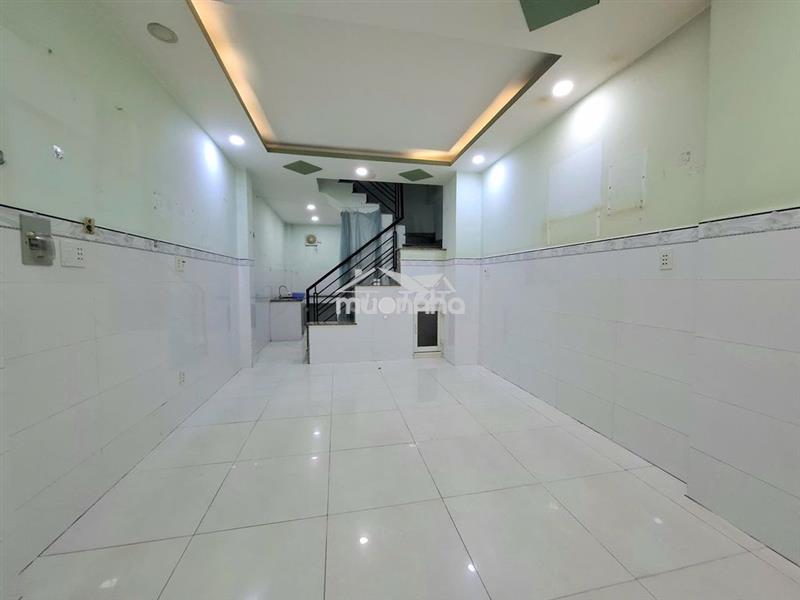 Nhà nguyên căn 1 trệt 2 lầu, 4 phòng ngủ 3 toilet -gần cv lê thị riêng