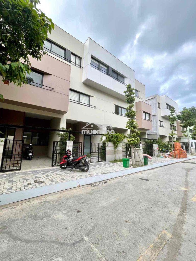 Nhà 2 lầu 1 trệt gần ngã tư bình chuẩn,sân xe hơi,đường 7m vỉa hè 3m