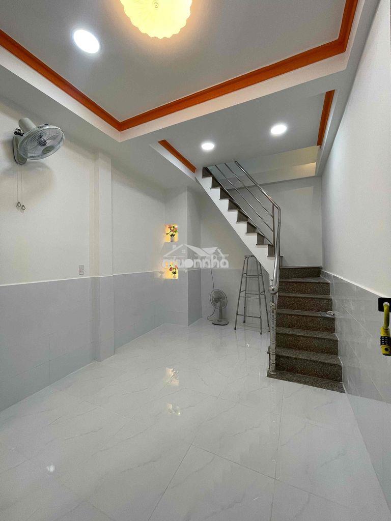 Nhà mới 3,3x5m 2 lầu 2wc có ban công rộng