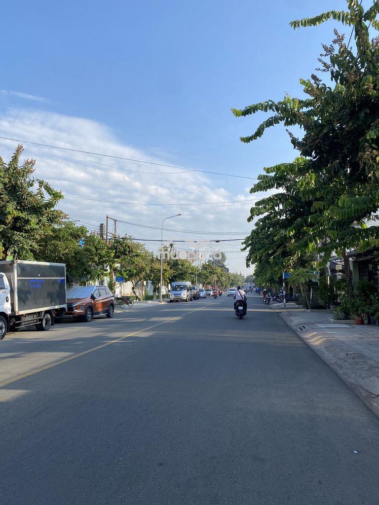 Nhà 2lầu mặt tiền kinh doanh giá trị thương mại cao đối diện công viên - 2