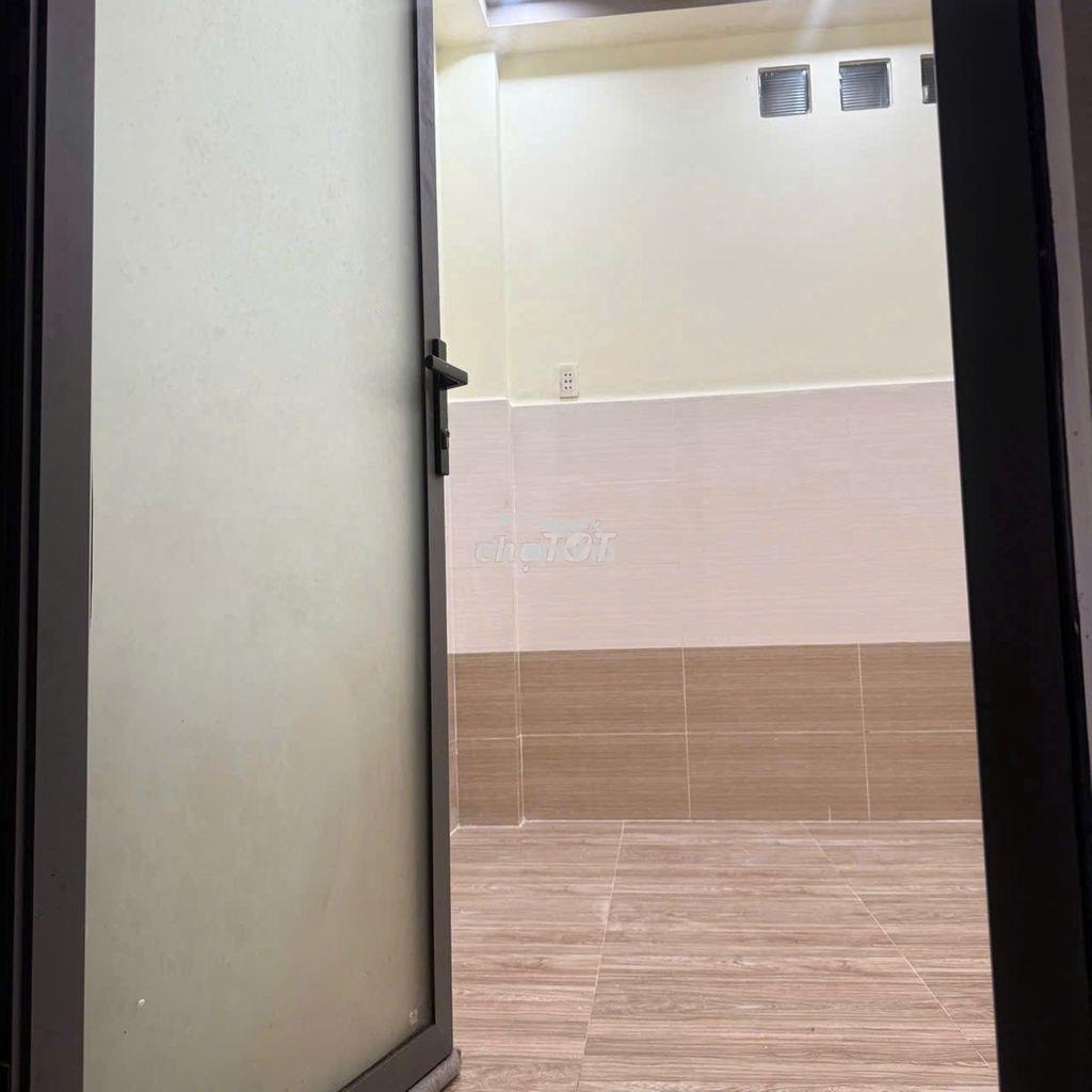 Phòng ngay tên lửa, 20m2, có thang máy, máy lạnh, khóa vân tay - 3