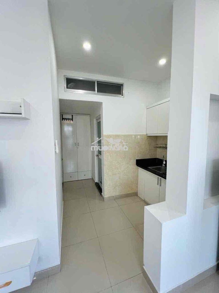 Cho thuê căn hộ ban công 35m2 quận 3 - 4