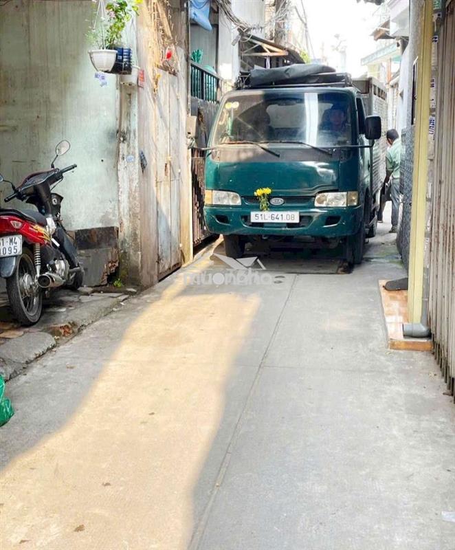 Nhà 2 lầu ngay ngã tư lạc long quân âu cơ