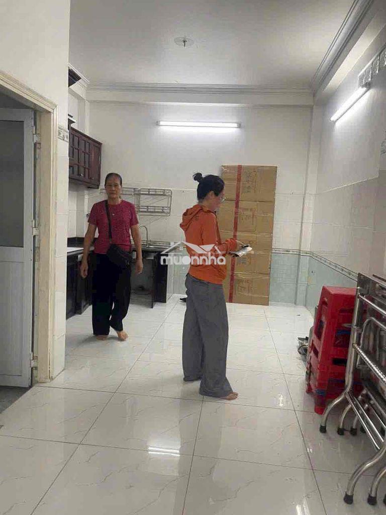 Cho thuê nhà 4x13 1 lầu 2pn 2wc hẻm 32 phạm văn chiêu - 2