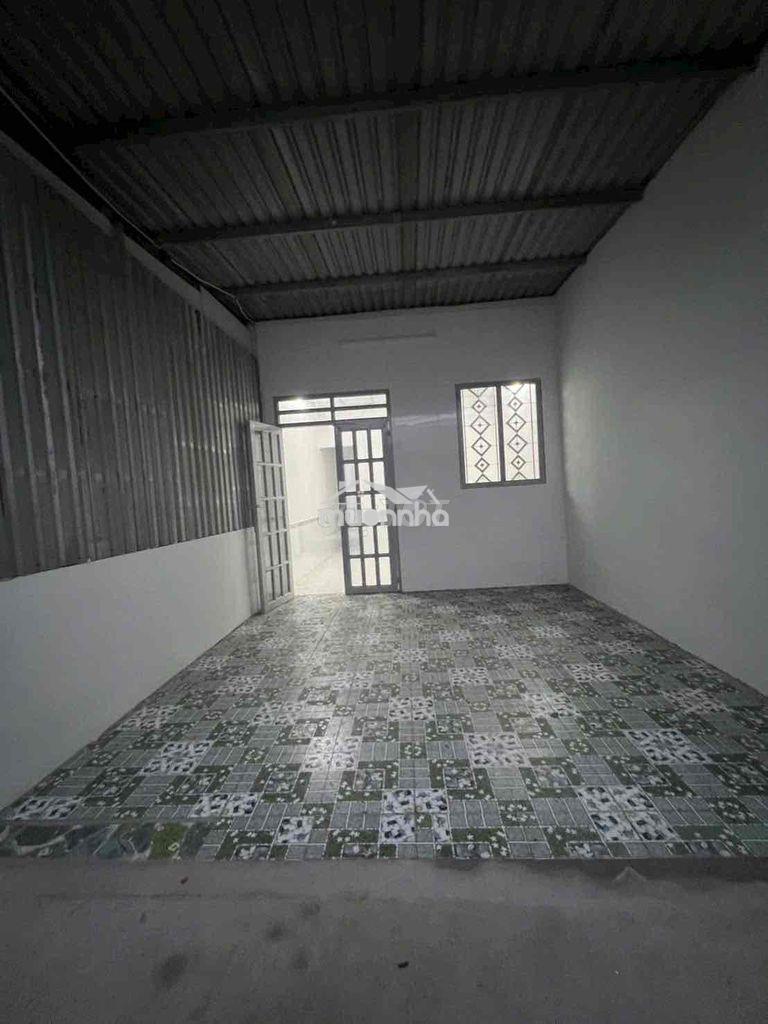 Cho thuê nhà sẵn 1pn 80m2 + kho 80m2 giá 6 triệu tx33 - 4