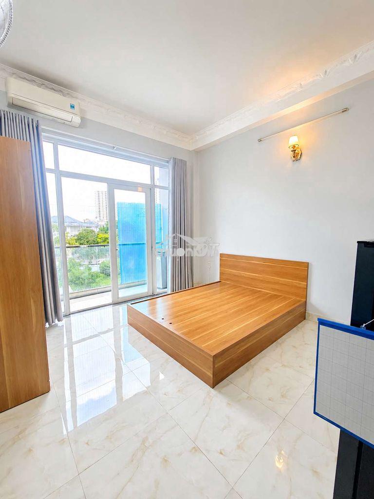 Cho thuê căn hộ ban công - full nội thất, siêu rộng, gần cầu sài gòn