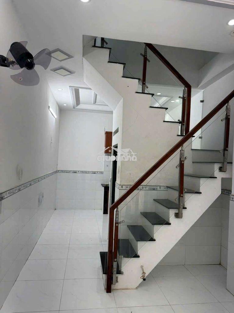 Cho thuê nhà nc 2pn , 3 wc htp tt nhà bè