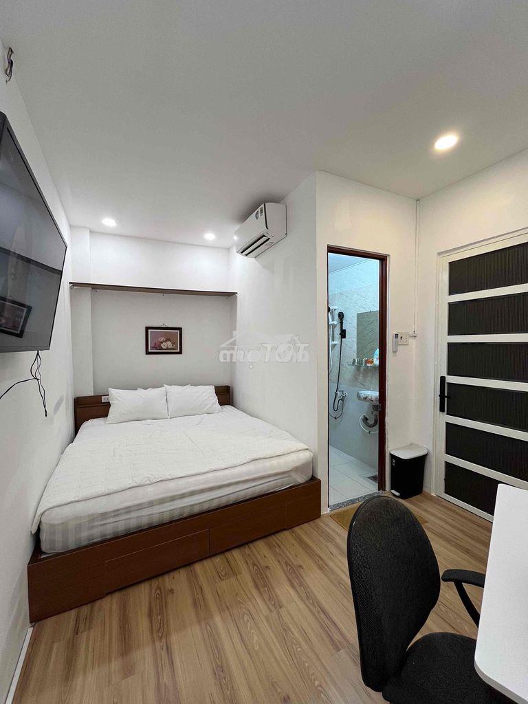 Cho thuê phòng 20m2 mặt tiền 6 hồ hảo hớn,q1