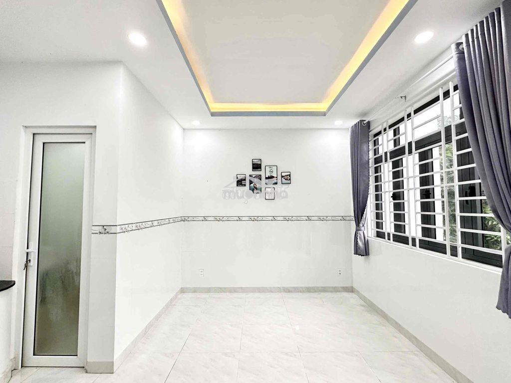 Phòng ban công, kdc 13e intresco, bình chánh, sau đh văn hiến, ueh - 3