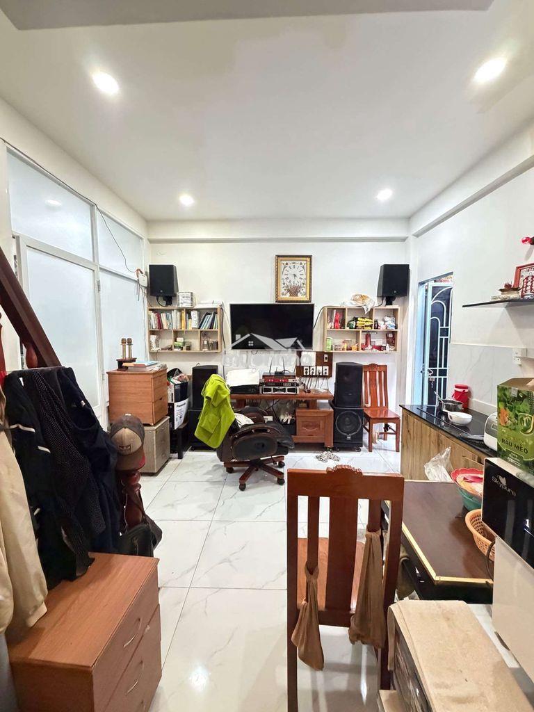 Ngã 5 bình hòa - học viện hành chính - ngang gần 5.5m, hxh, sổ vuông. - 2