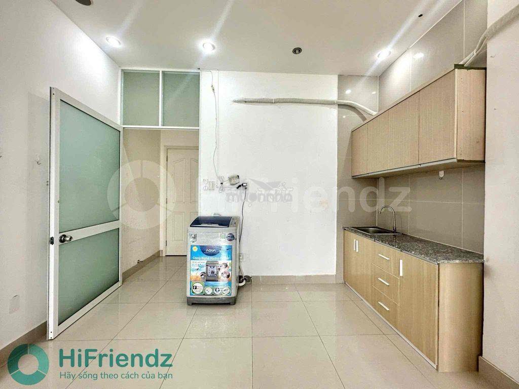 Phòng ban công 45m2 mặt tiền q5 gần ueh, sgu, đhsp - thang máy - 3