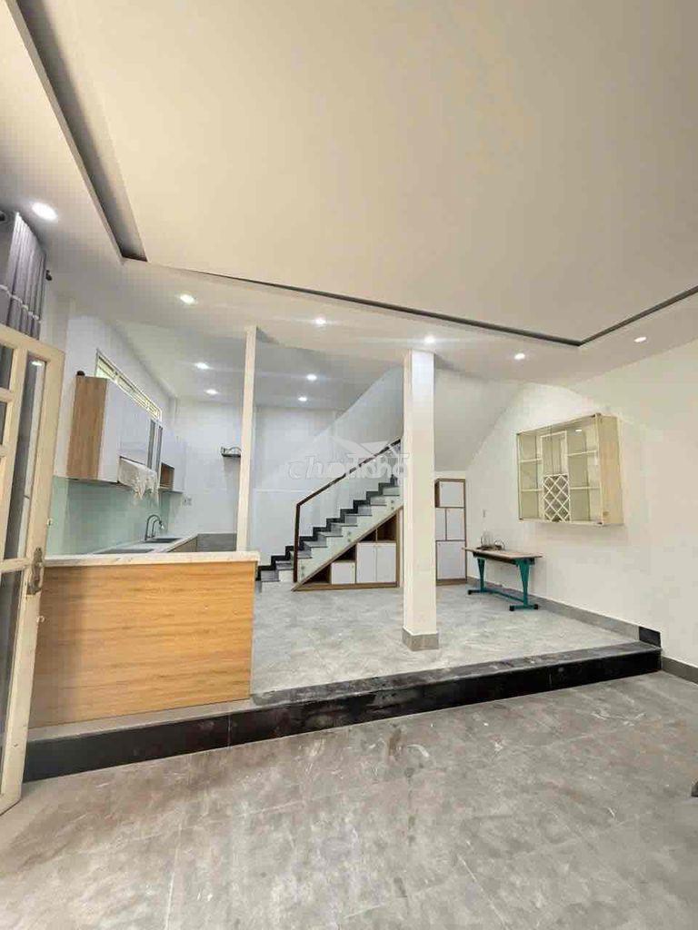 Nhà bề thế sau căn mt sư vạn hạnh, q.10 - 2
