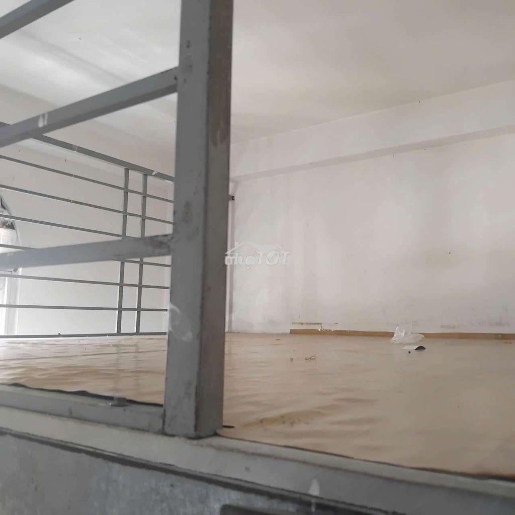 Cho thuê 2 p có gác giá 2.5 tr và 2.7 triêu ( có p tầng trêt) - 3