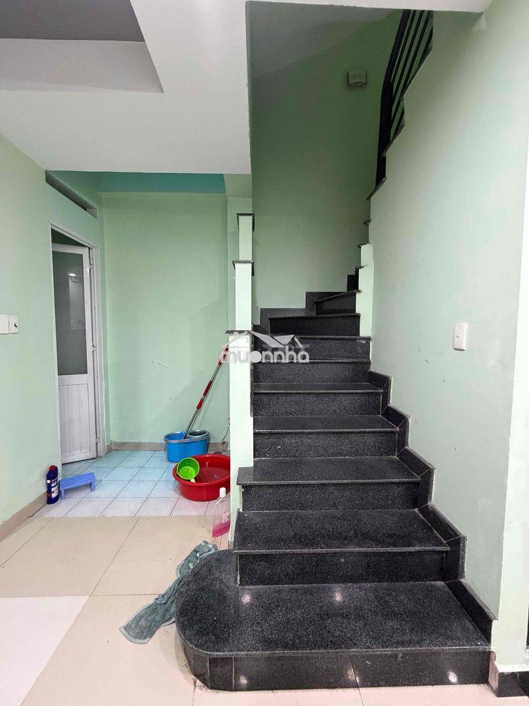Nhà nguyên căn 4x11 đúc 1t2l 3pn st có 3wc, giá 12tr/th - 4