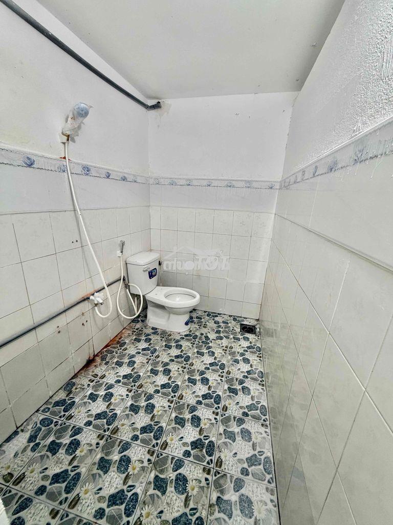 Phòng mới ngay trung tâm dĩ an, rộng gấp đôi phòng thường. - 2