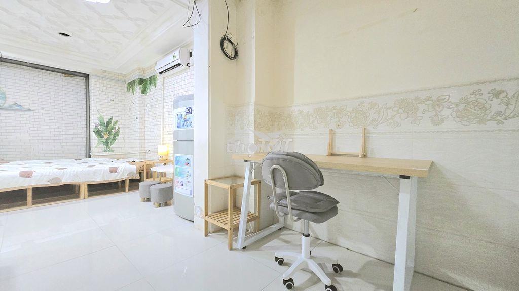 Phòng có dàn bếp lớn, full nội thất, sau lưng hutech uvk, cực thoáng ! - 2